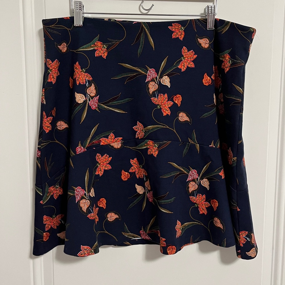 NWT - Loft by Ann Taylor Women's Floral Print Mini Skirt - Size L